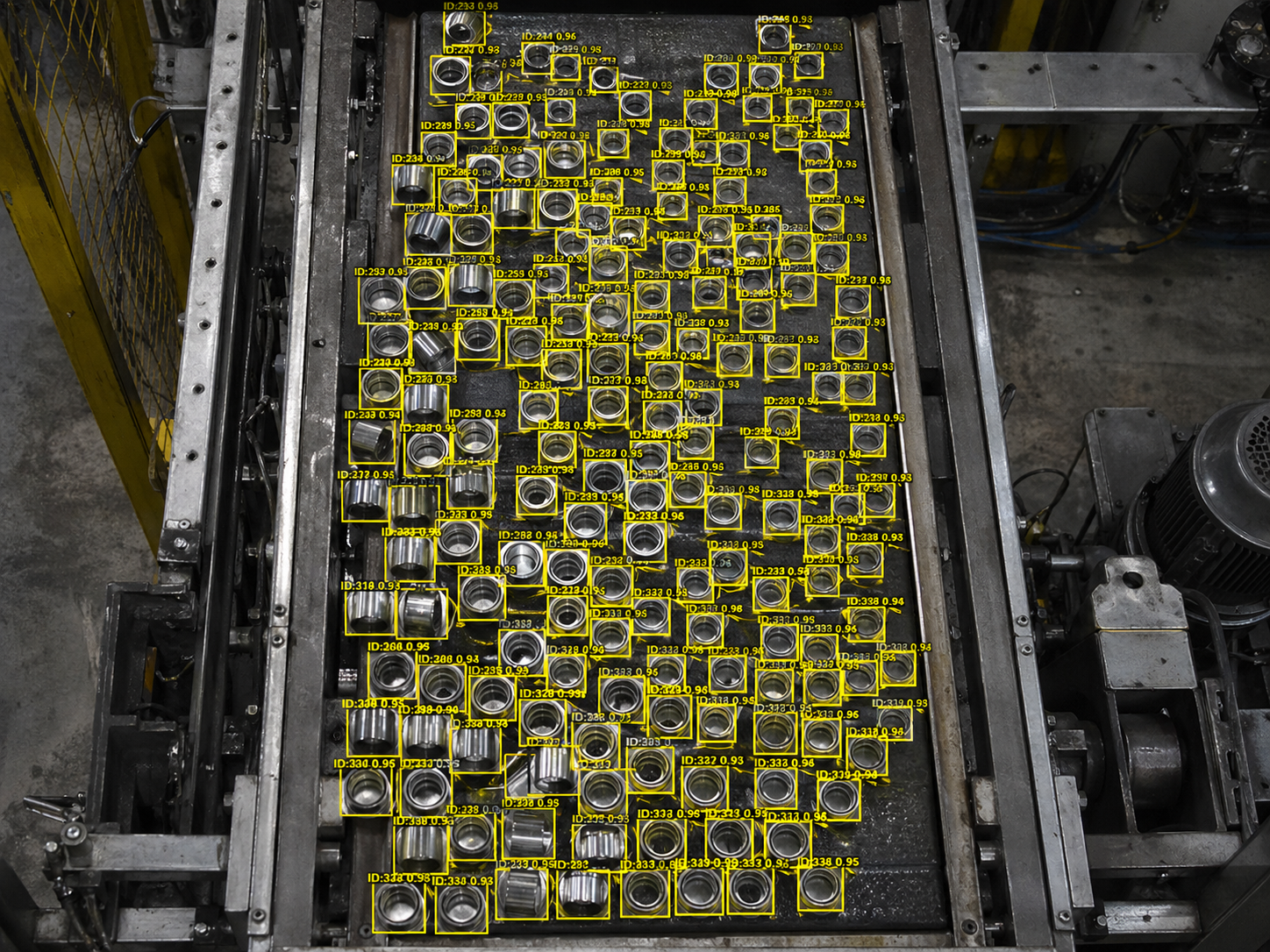 Detección y conteo de piezas metálicas sobre cinta transportadora con visión artificial